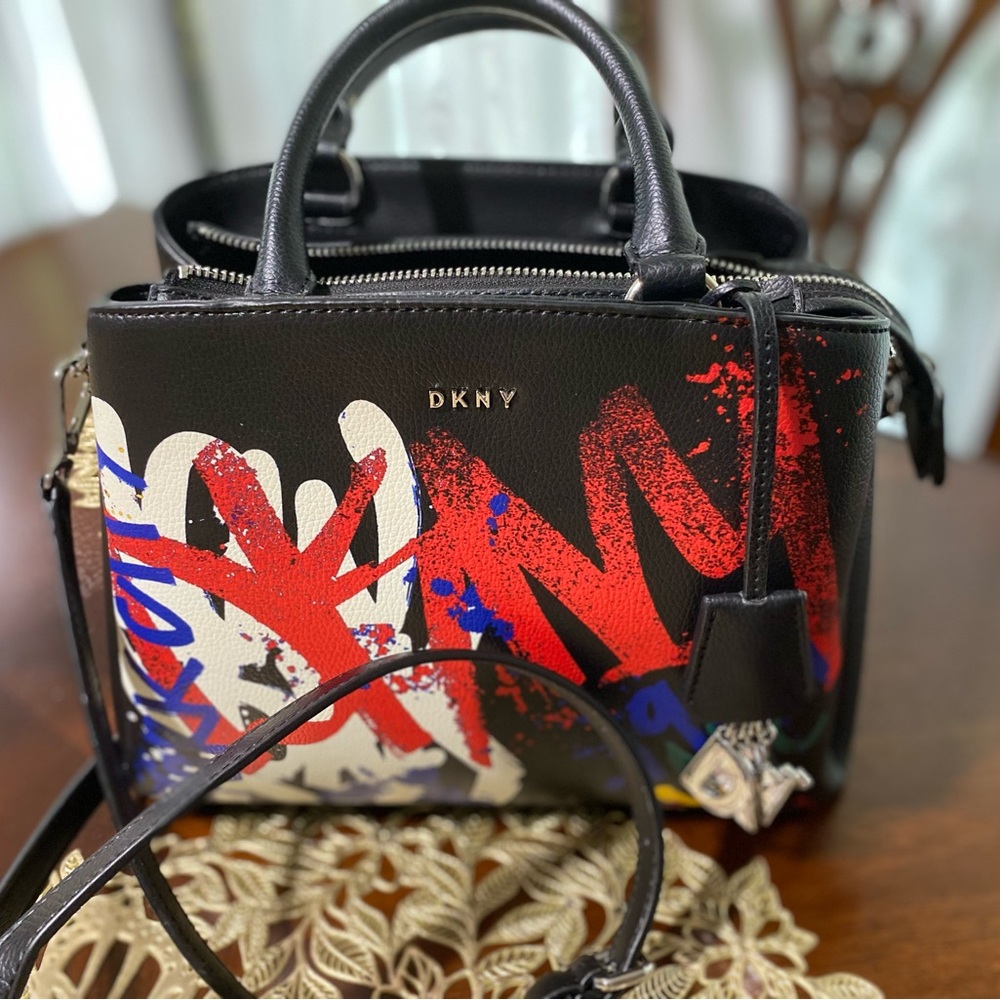 🤩🤩🤩DKNY Pristine Condition Graphic Logo Black-Red-Yellow Purse